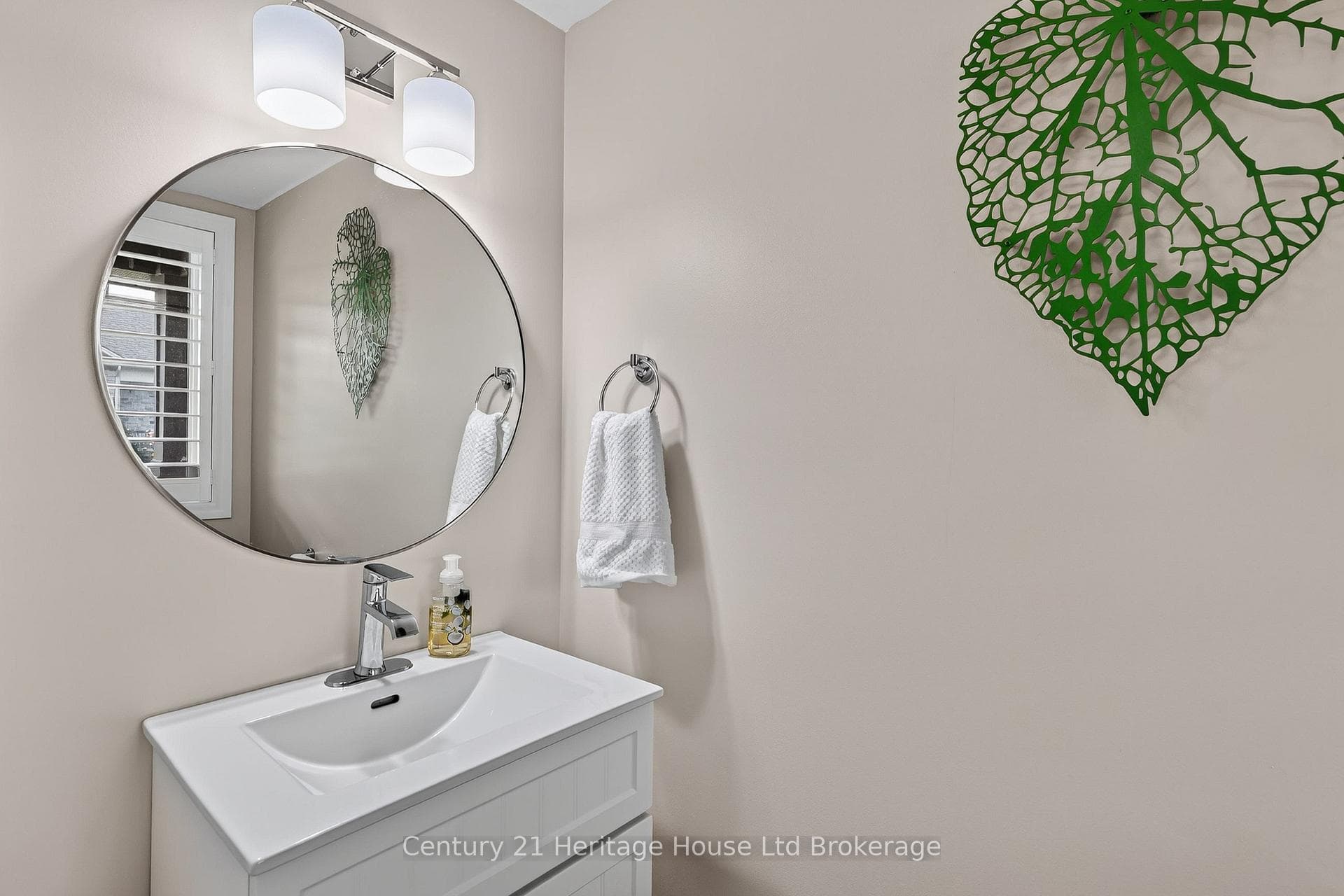 1048 Alberni Road photo 12