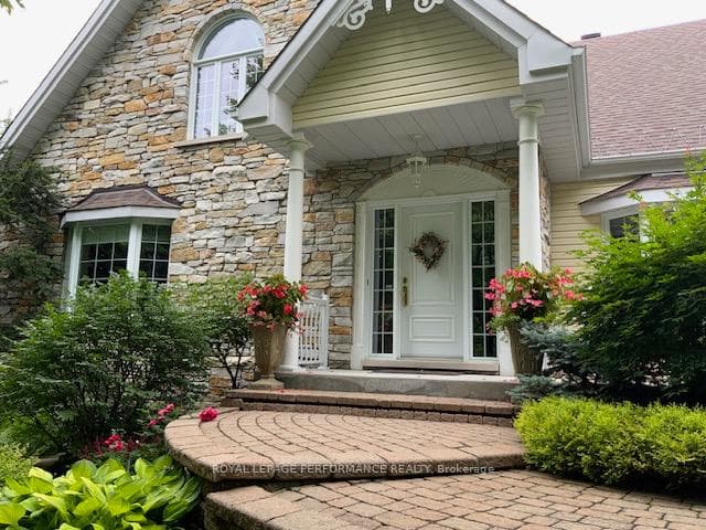 951 Golf Club Road photo 2