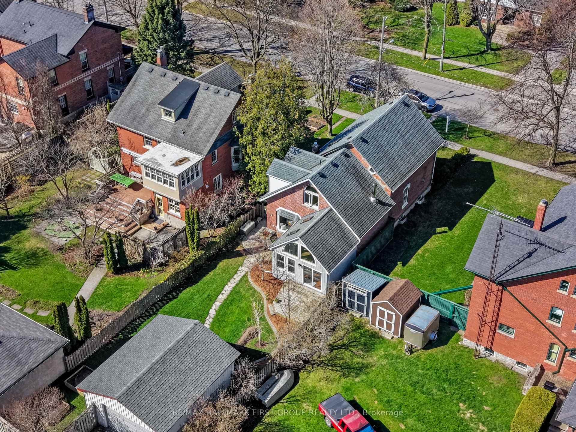 320 College Street photo 49