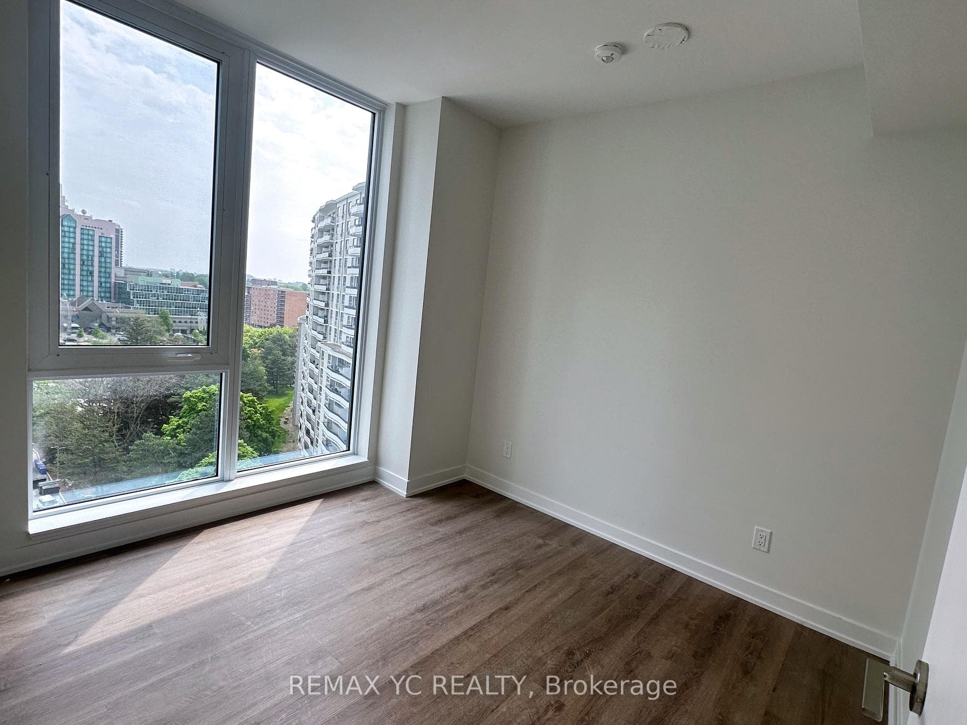 15 Ellerslie Avenue Unit 1005 photo 9