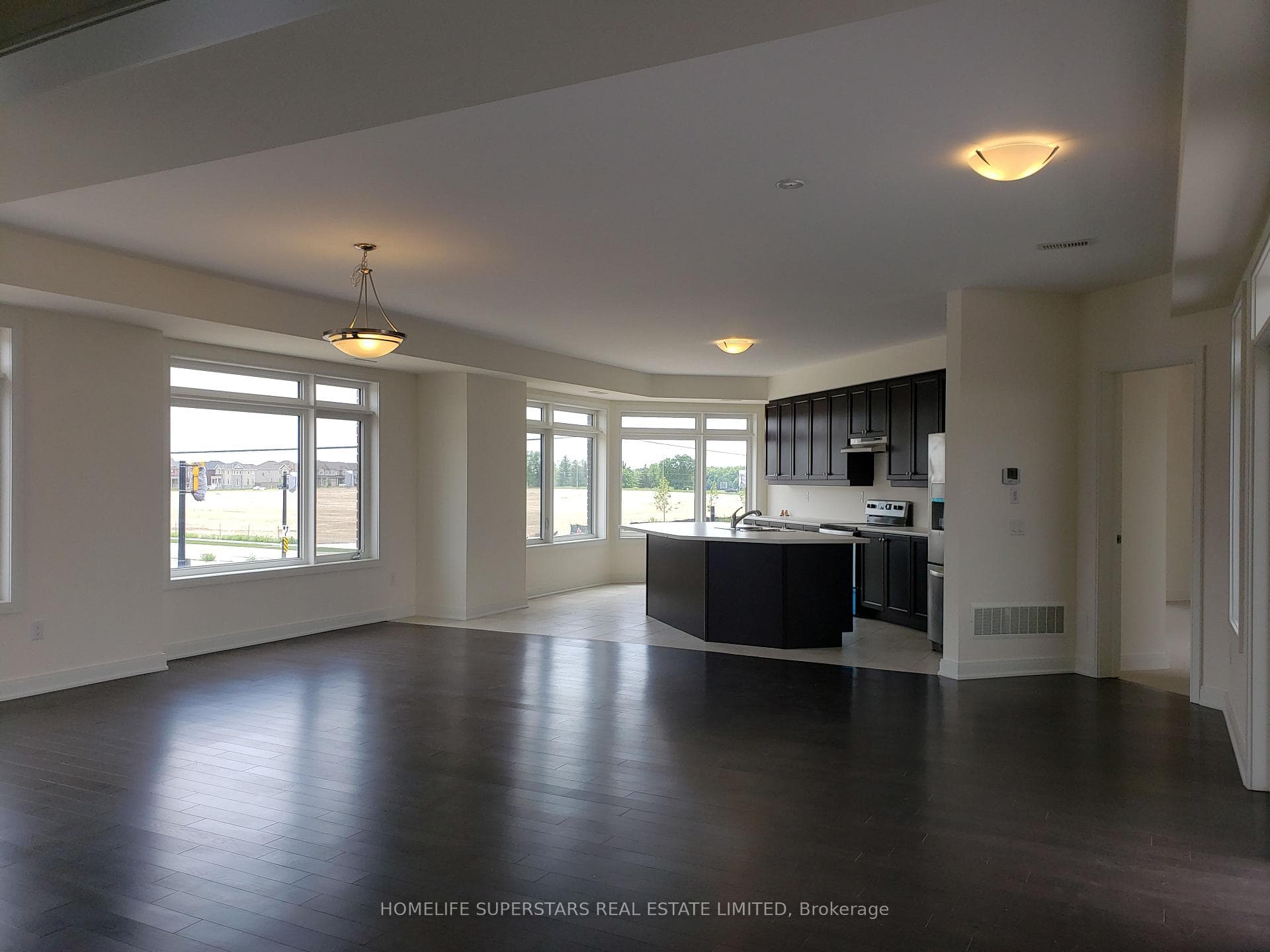 409 Veterans Drive photo 3