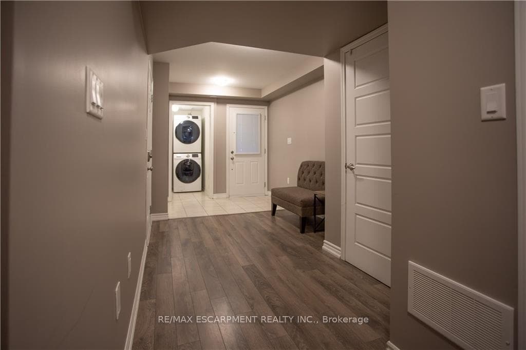 560 Allport Gate photo 38