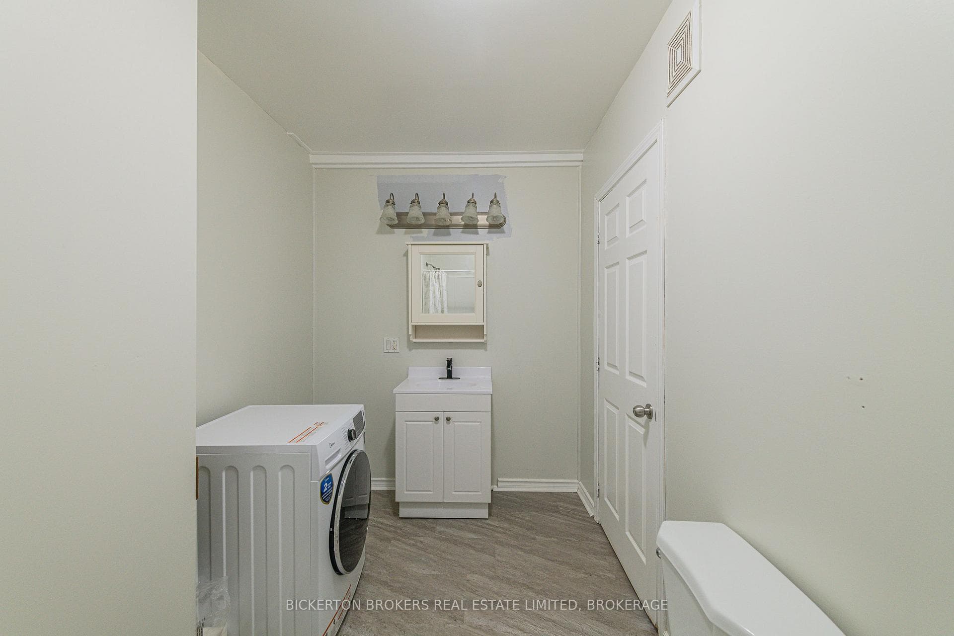 1064 Prince Street photo 25