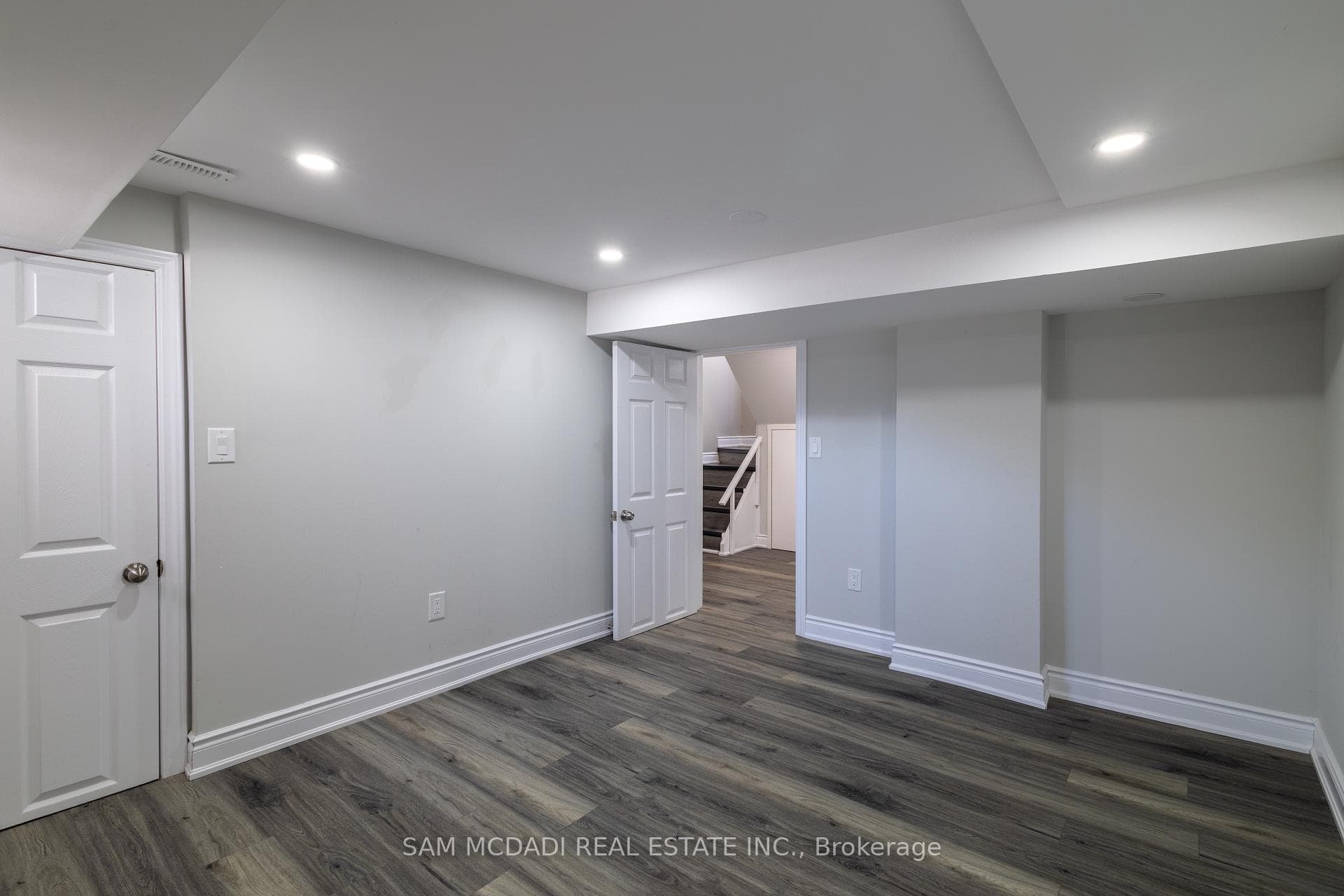 43 Maple Avenue photo 33