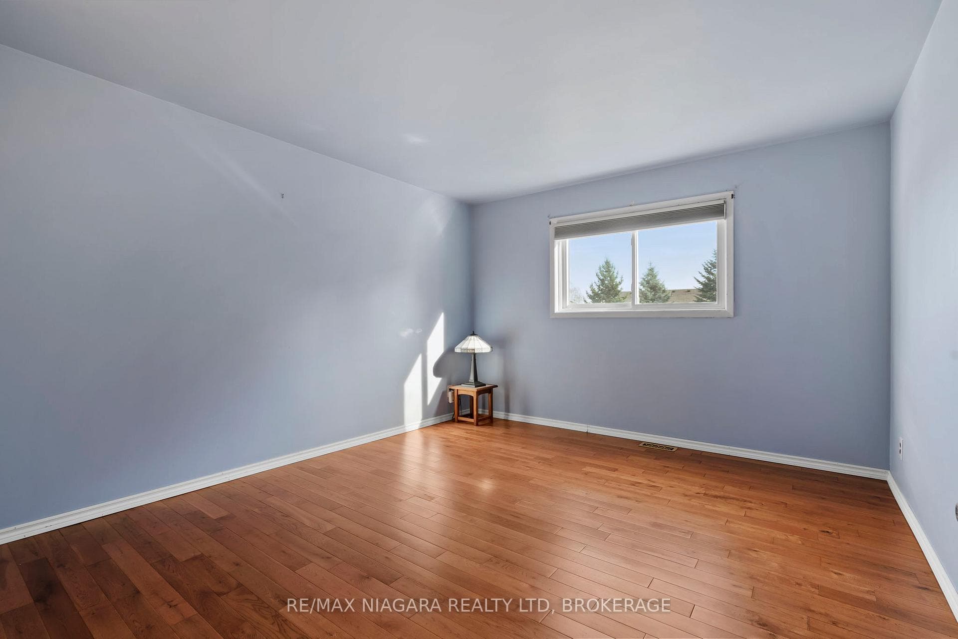 1097 Pelham Street photo 7