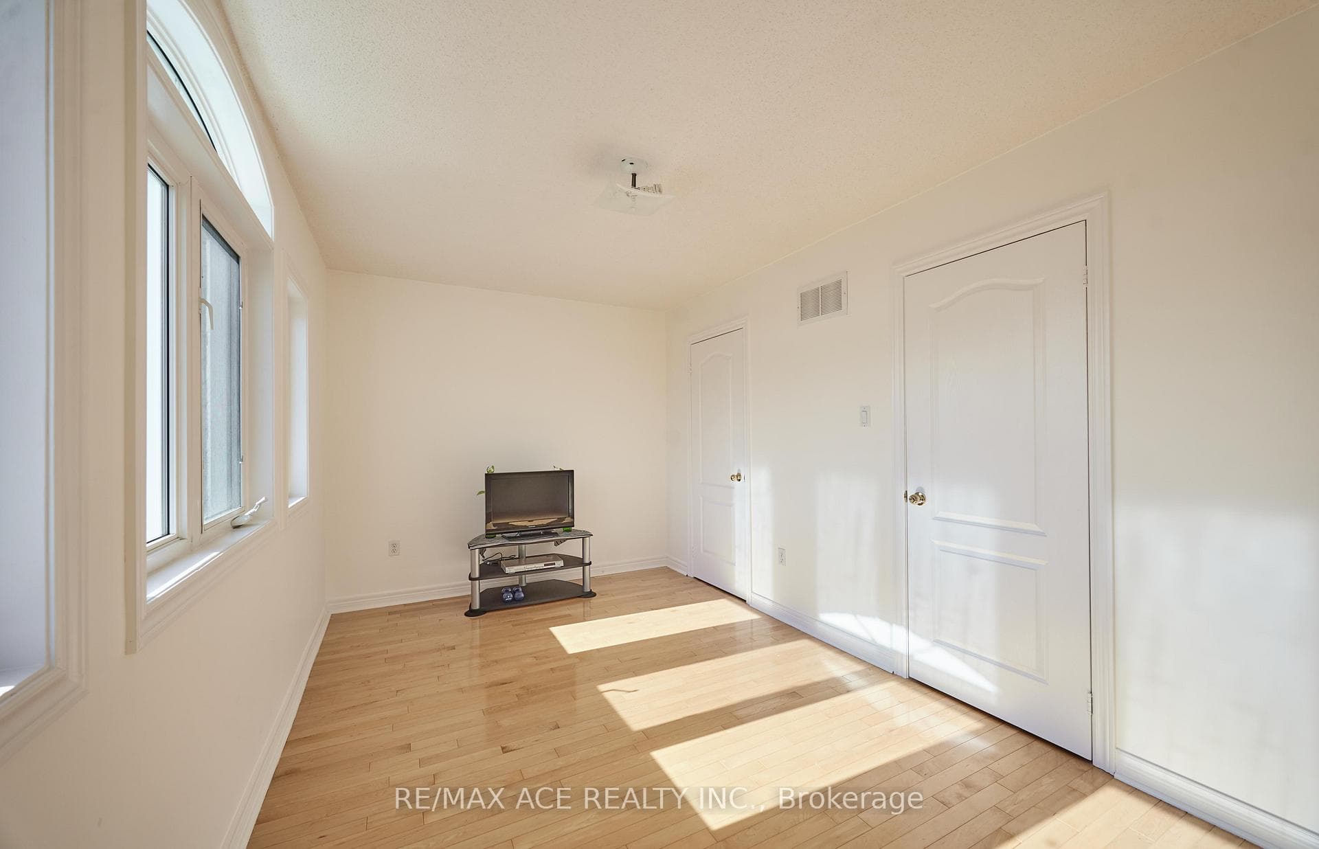 7130 Para Place photo 23