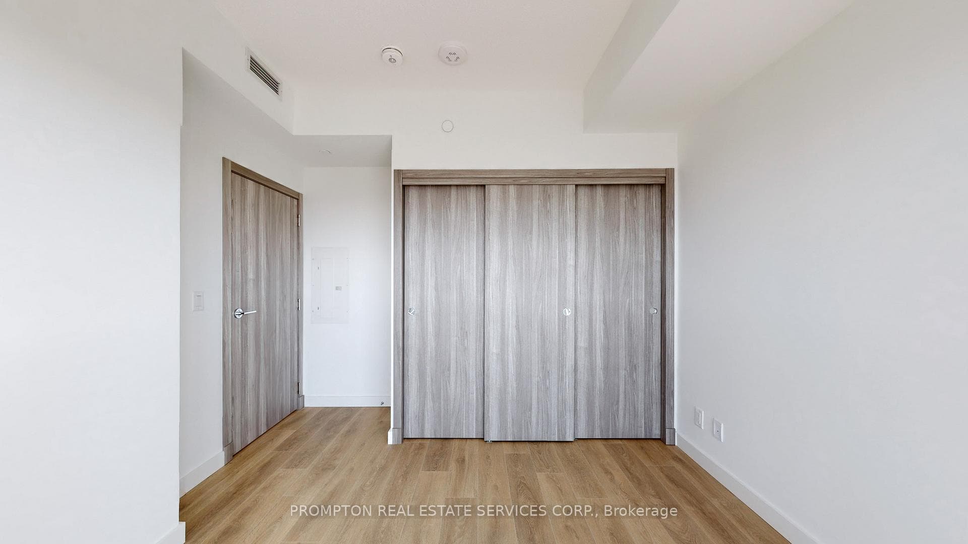 85 McMahon Drive Unit 2103 photo 11