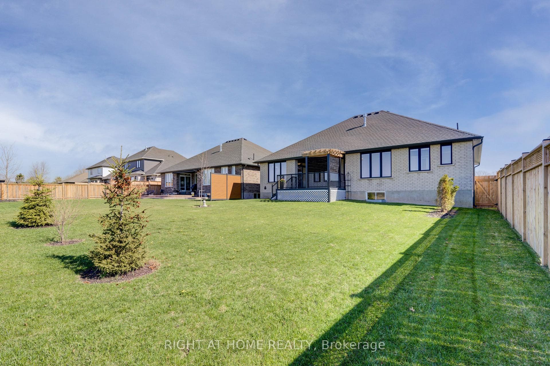 2043 LOCKWOOD Crescent photo 39