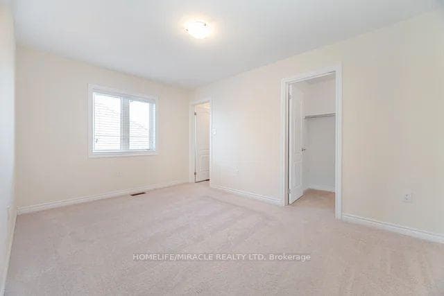 84 Roulette Crescent photo 33