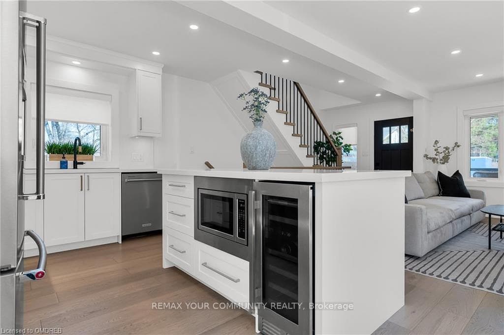 1379 CAROLINE Street photo 23