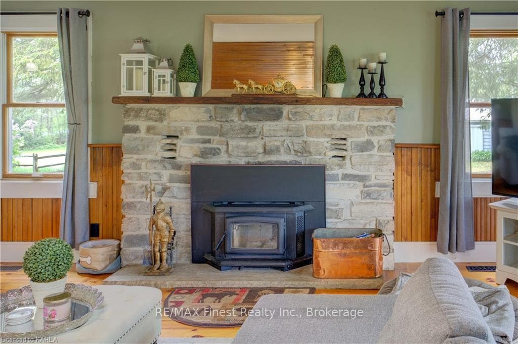4895 WALLACE Road photo 35