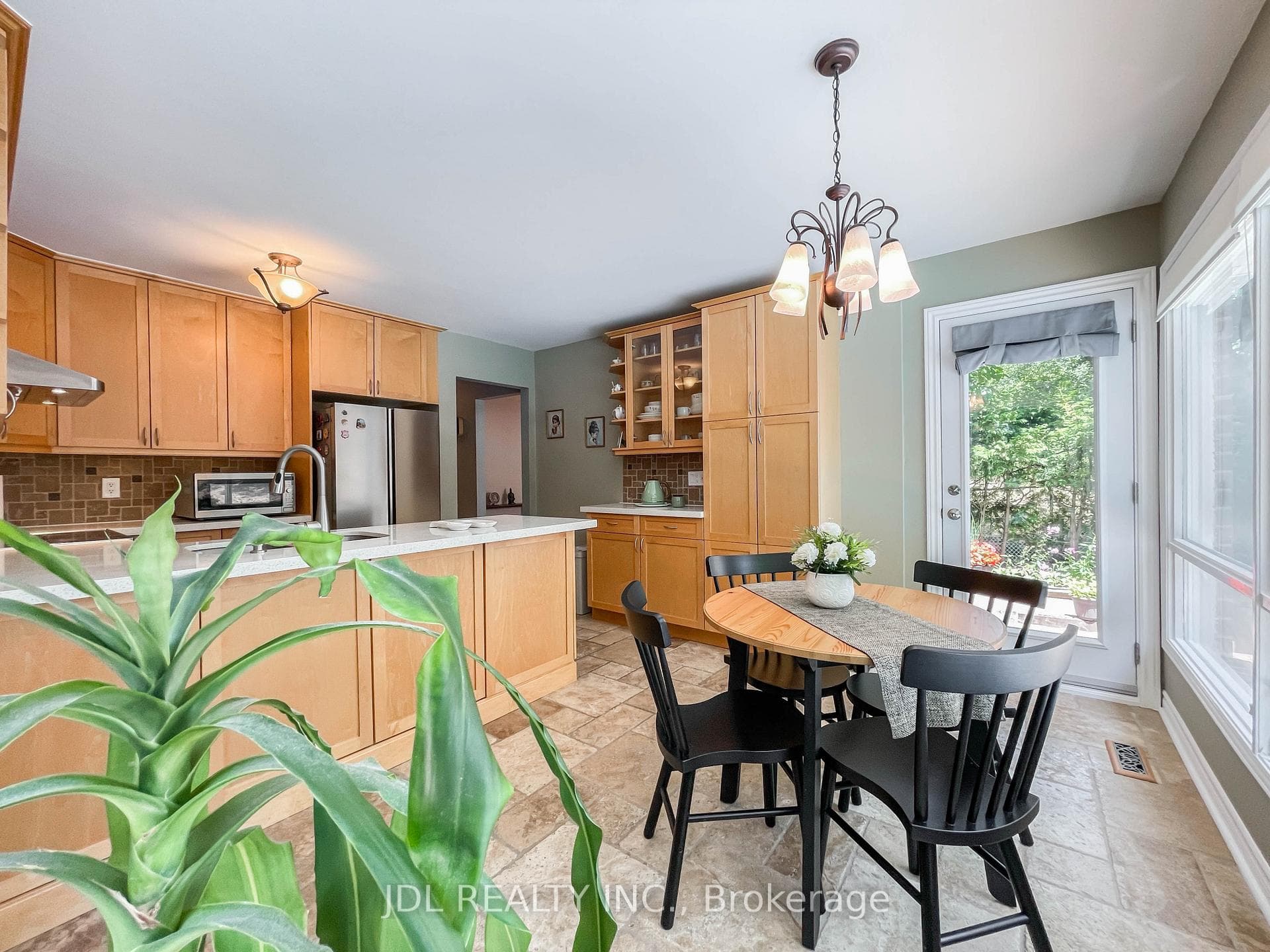 126 Weir Crescent photo 14