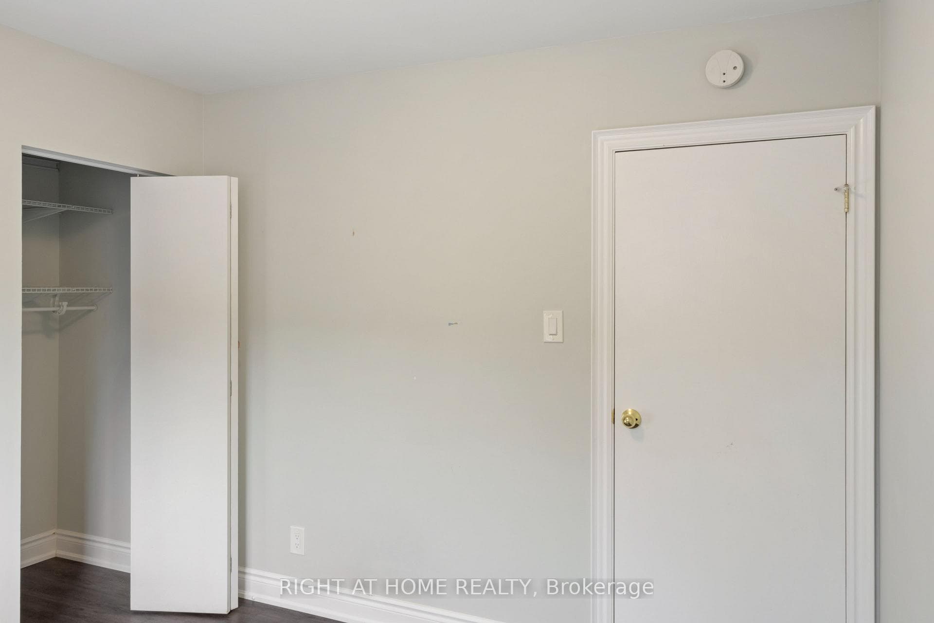 65 Regatta Crescent Unit Main photo 9