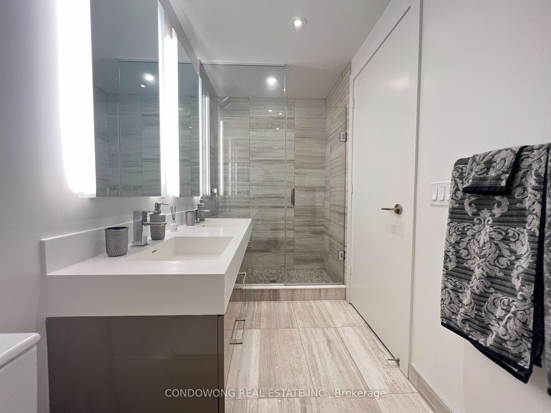 1 Yorkville Avenue Unit 3801 photo 17