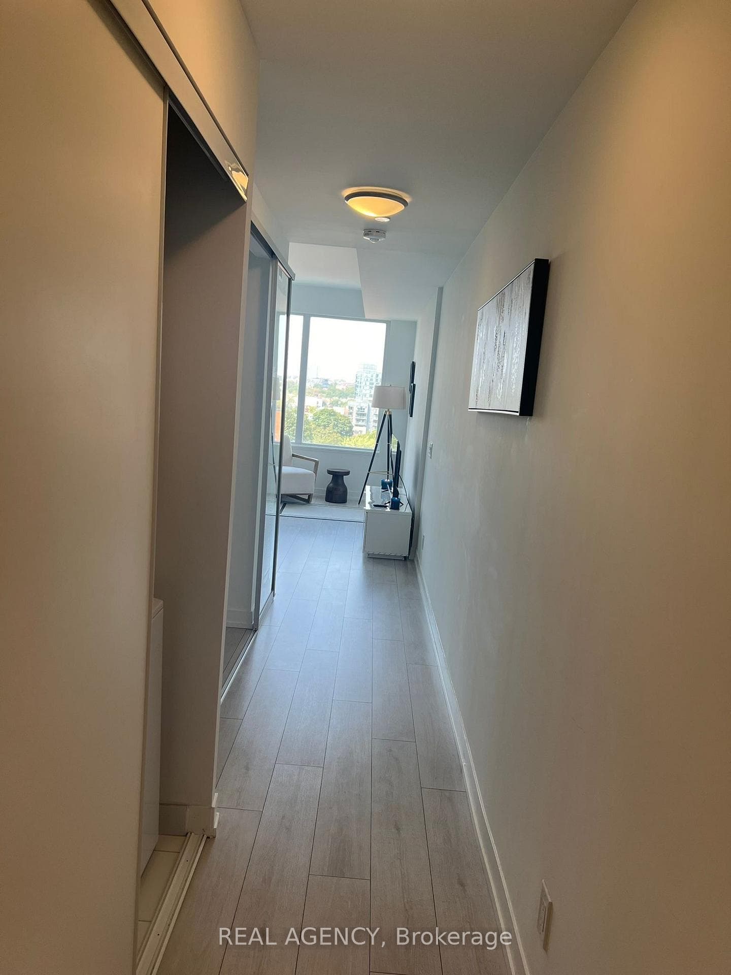 270 Dufferin Street Unit 821 photo 23