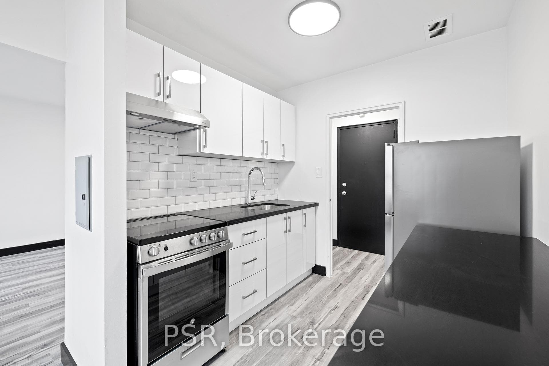 600 Eglinton Avenue Unit 303 photo 6