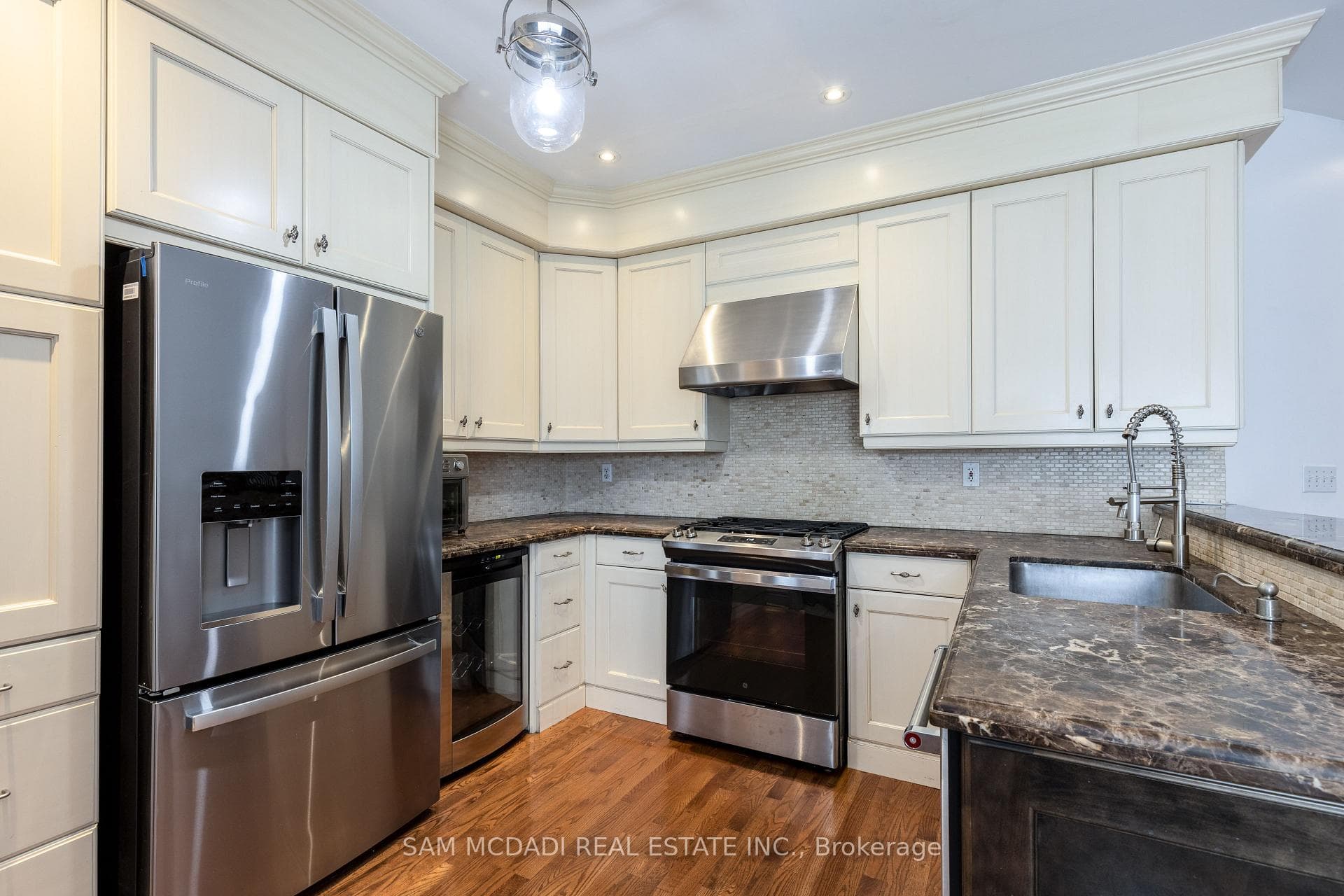 3330 Eglinton Avenue photo 19