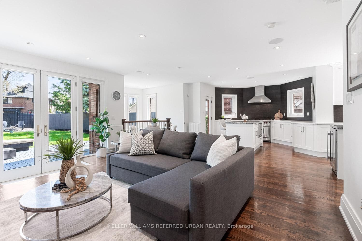 5 Lawrence Crescent photo 10