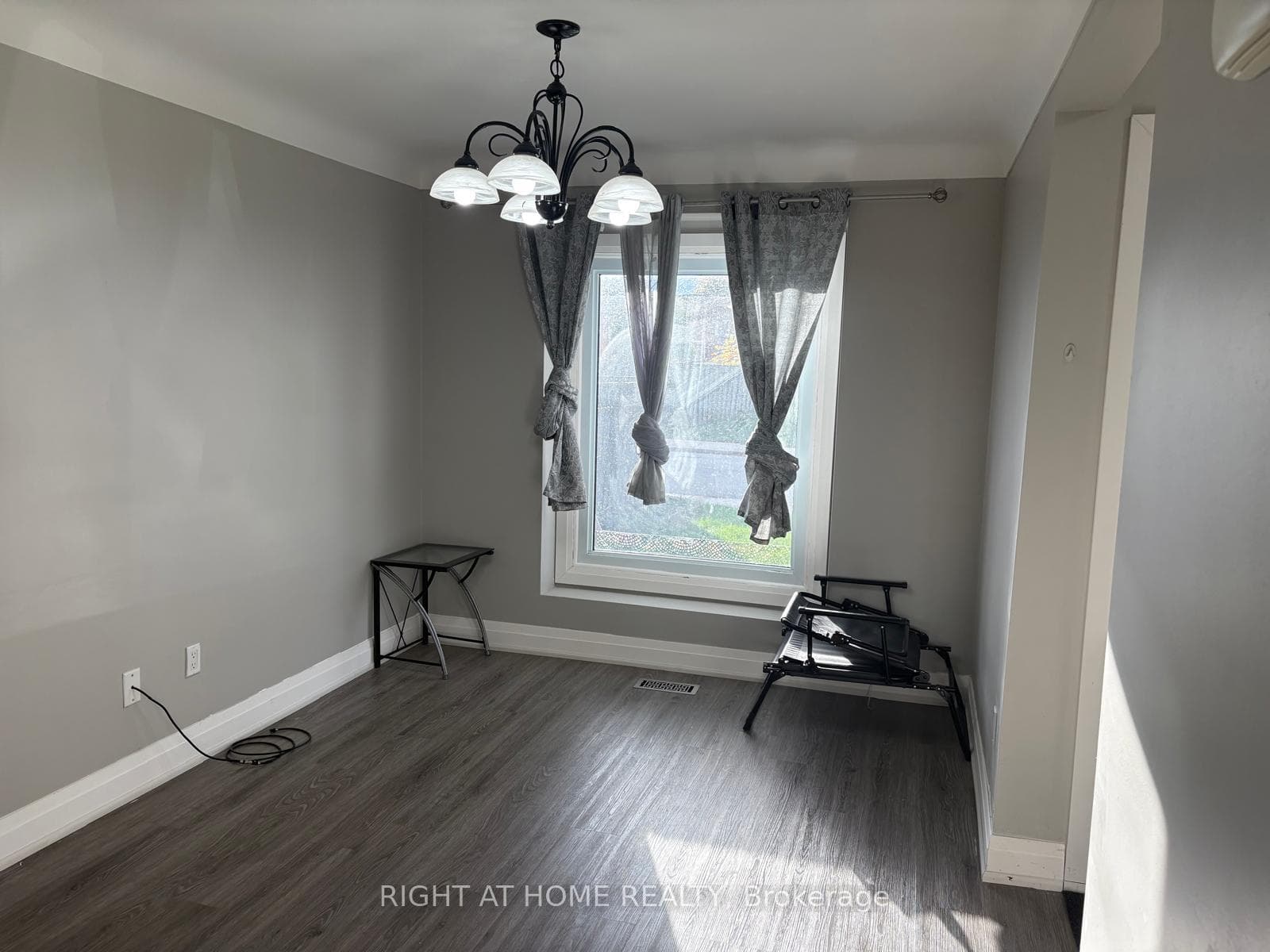 385 Montmorency Drive photo 4