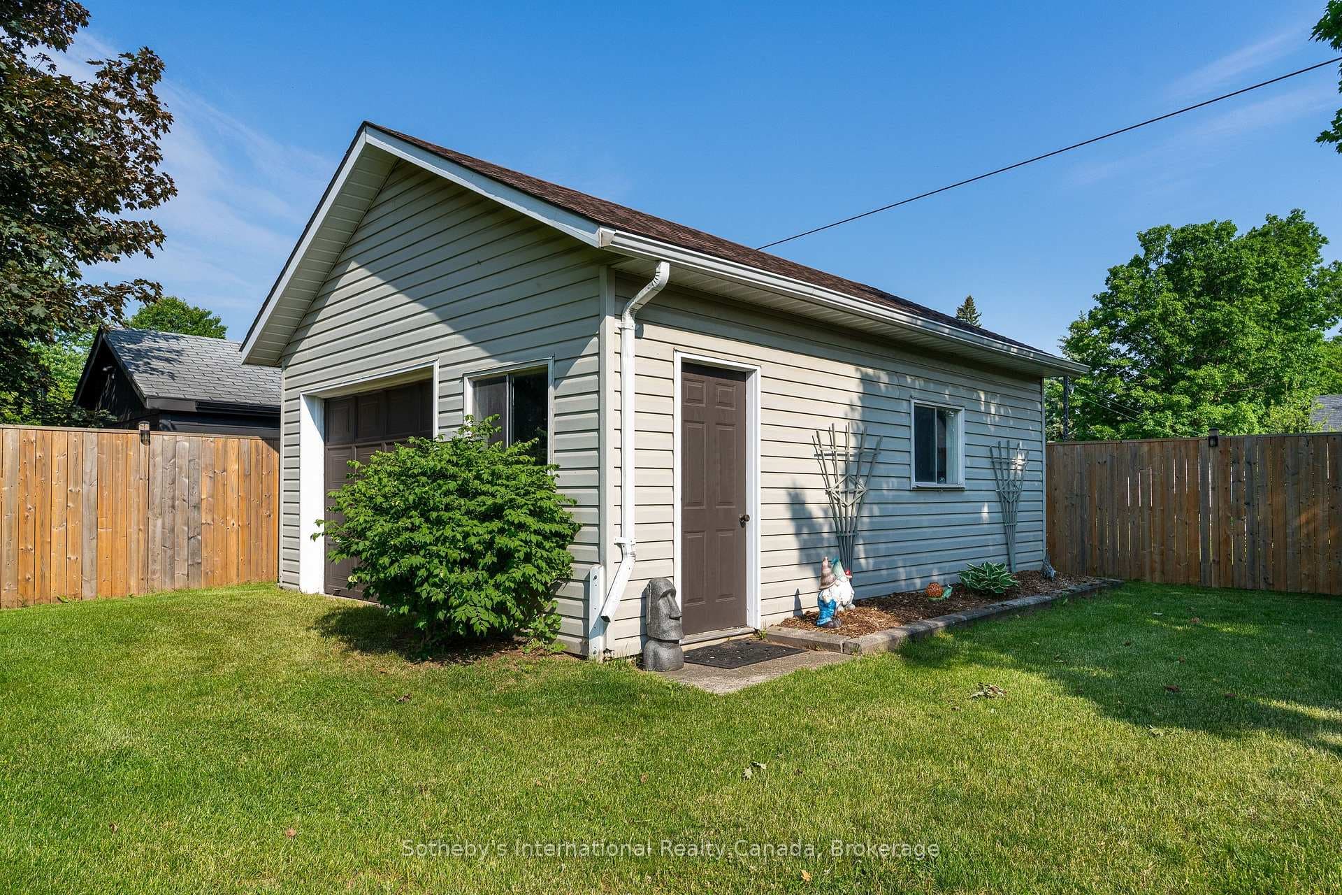 154 Mary Street photo 41