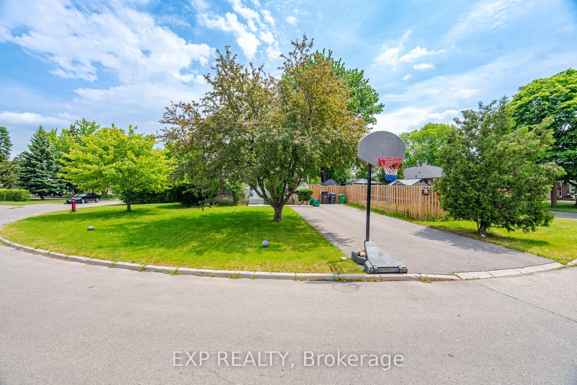 33 Earlsdale Crescent photo 2