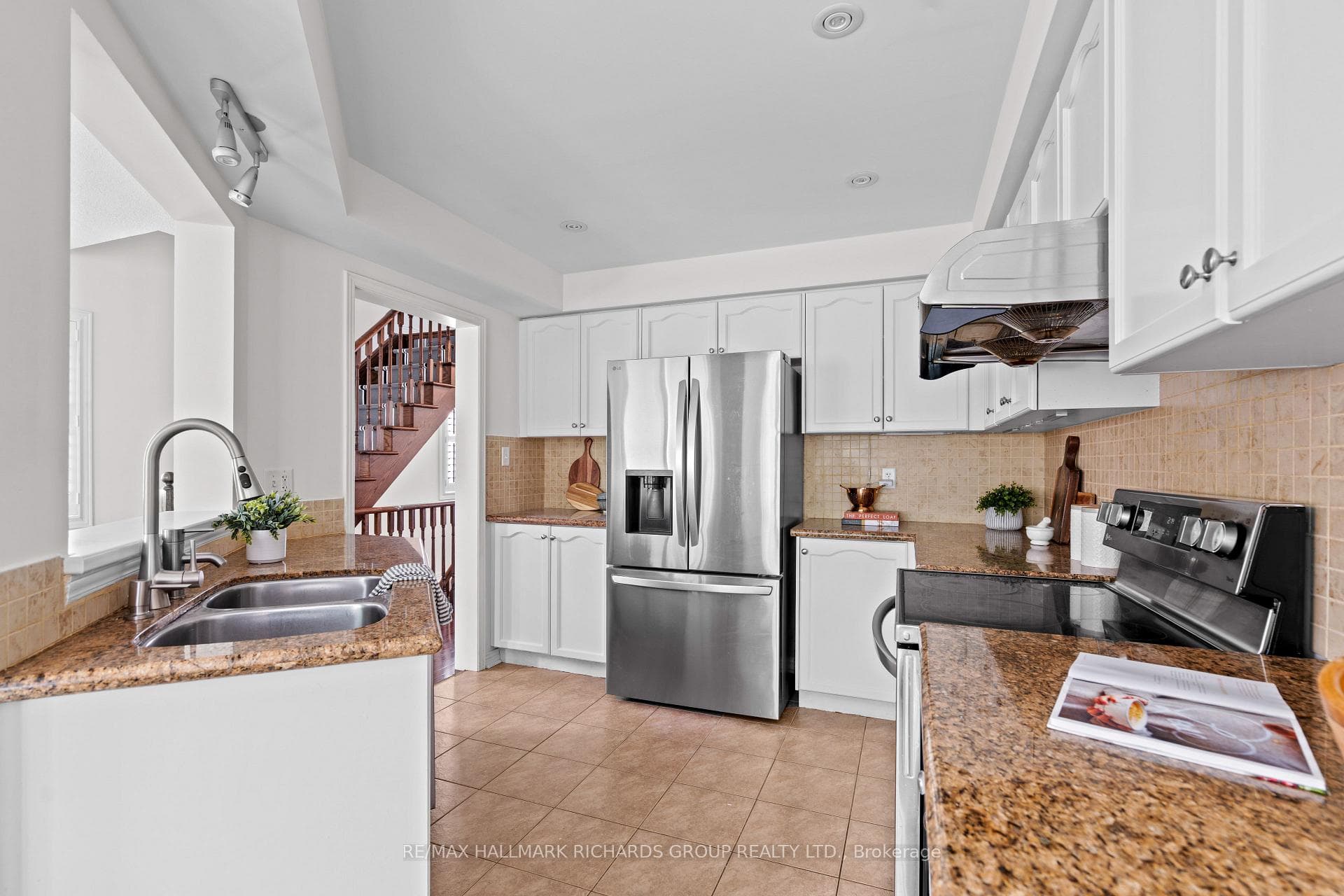 91 Wilkes Crescent photo 10