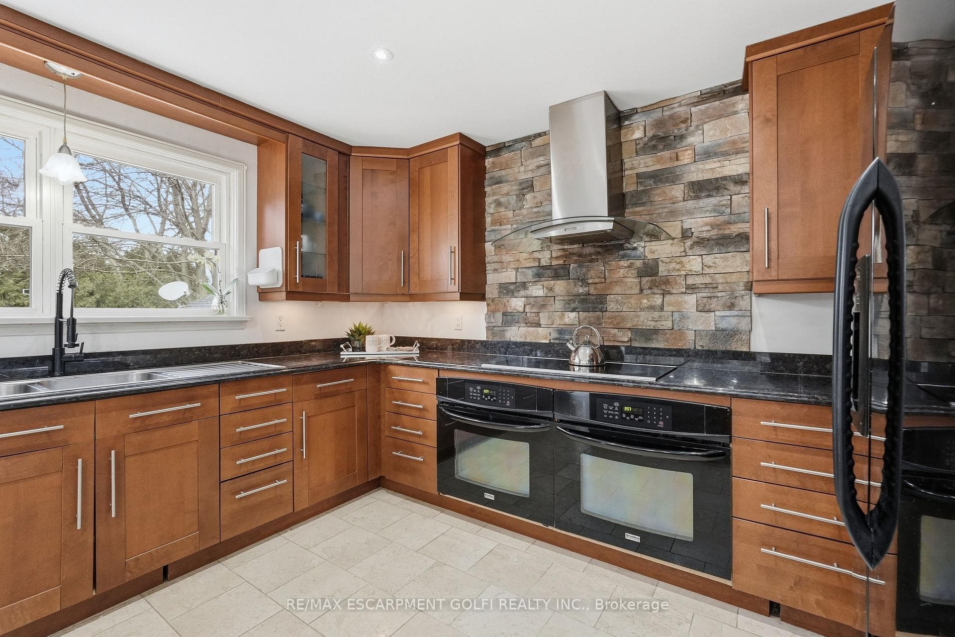 951 Gorton Avenue photo 6