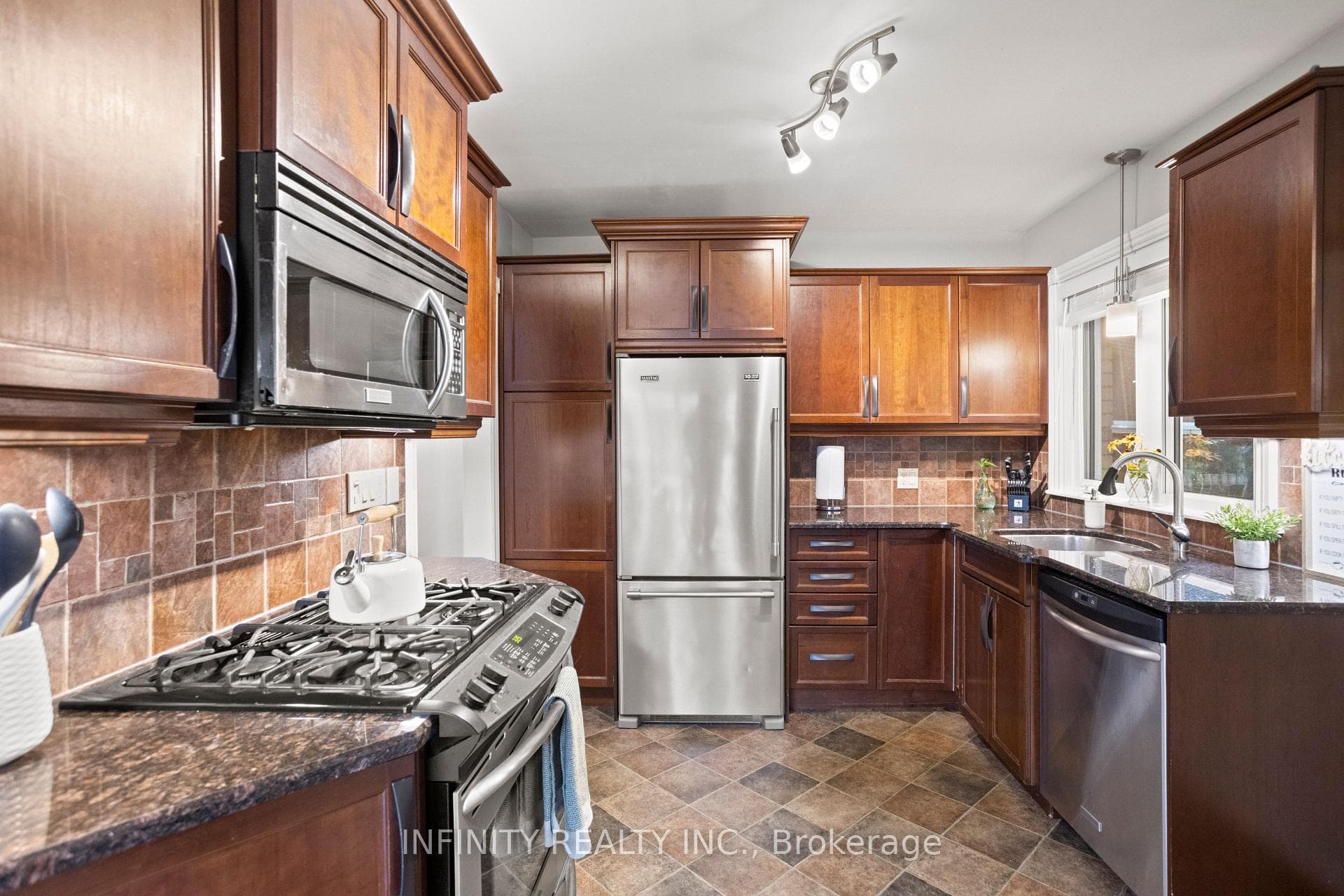 190 Inkerman Street photo 13