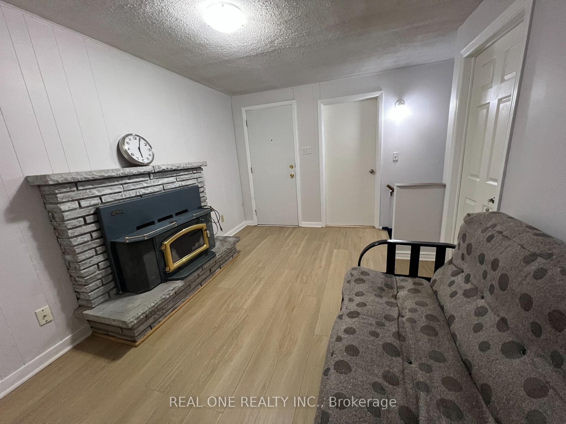 566 Middlewoods Drive photo 21