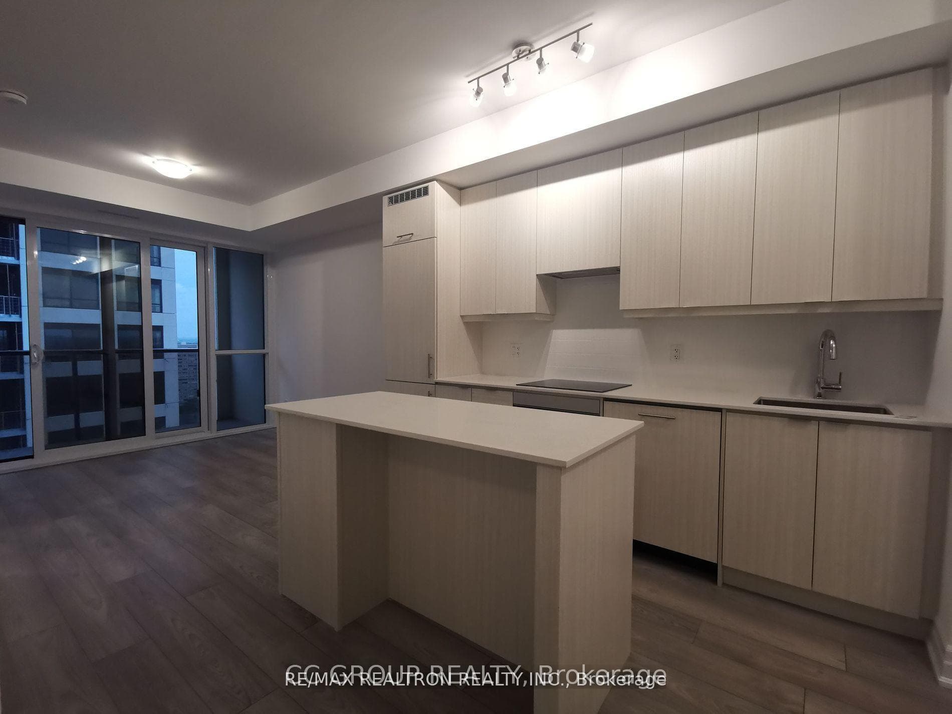36 Elm Drive Unit 1703 photo 12