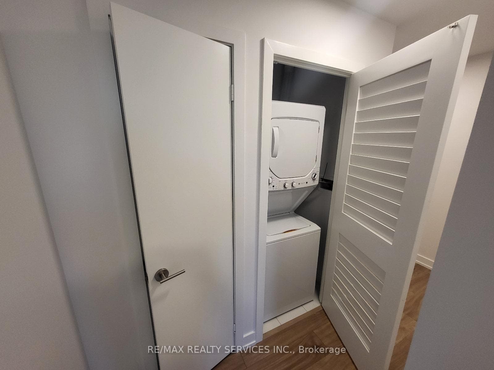 225 veterans Drive Unit 302 photo 9