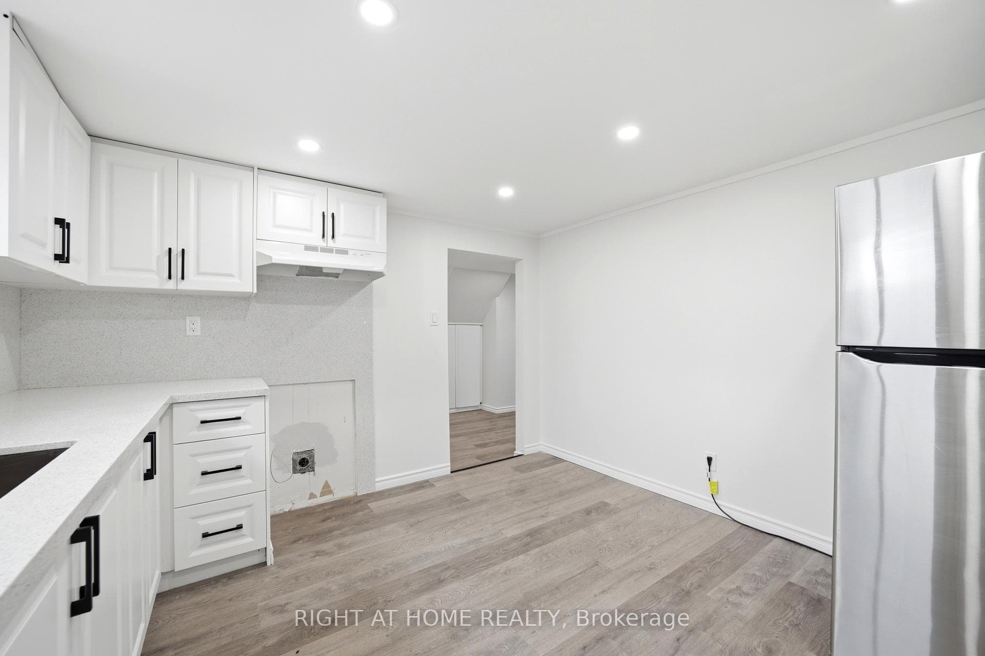 839 Glen Street photo 33