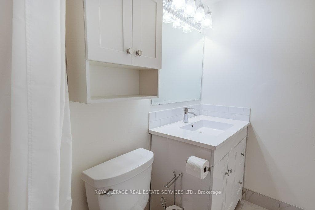 212 Kerr Street Unit 907 photo 32