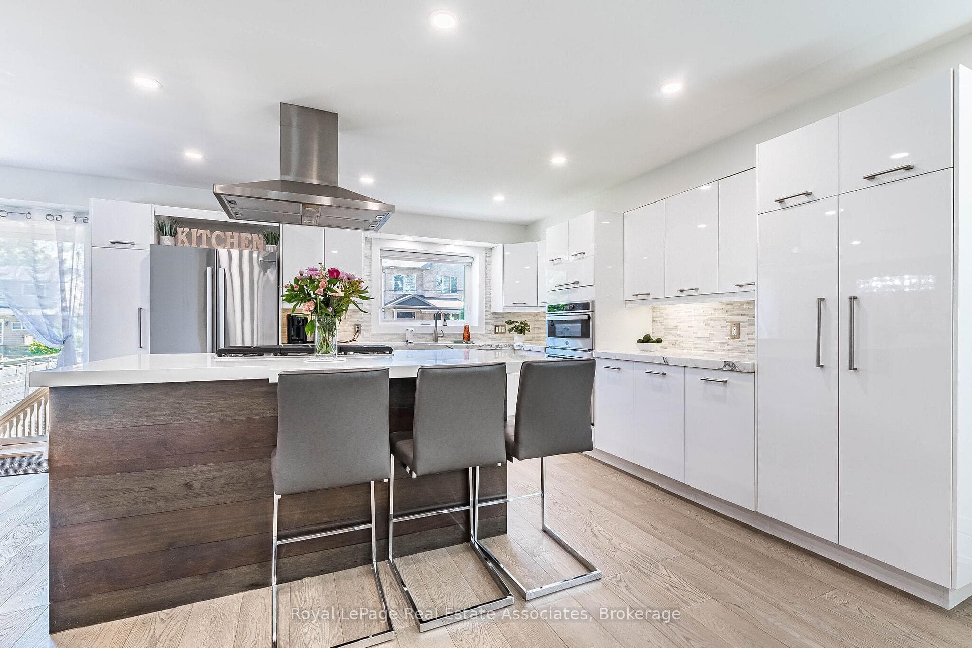 1071 Westmount Avenue photo 14