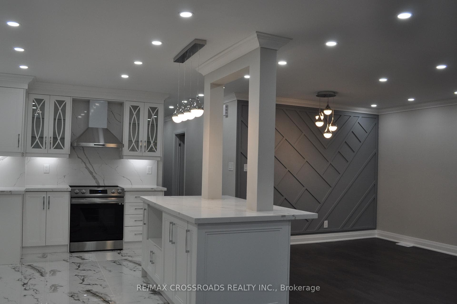 120 Hiscock Boulevard photo 5