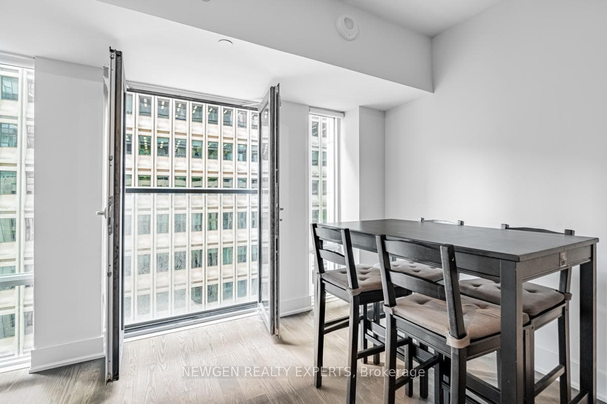 955 Bay Street Unit 815 photo 12