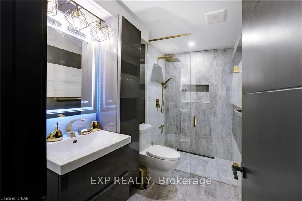300 RICHMOND Street Unit 17 photo 38