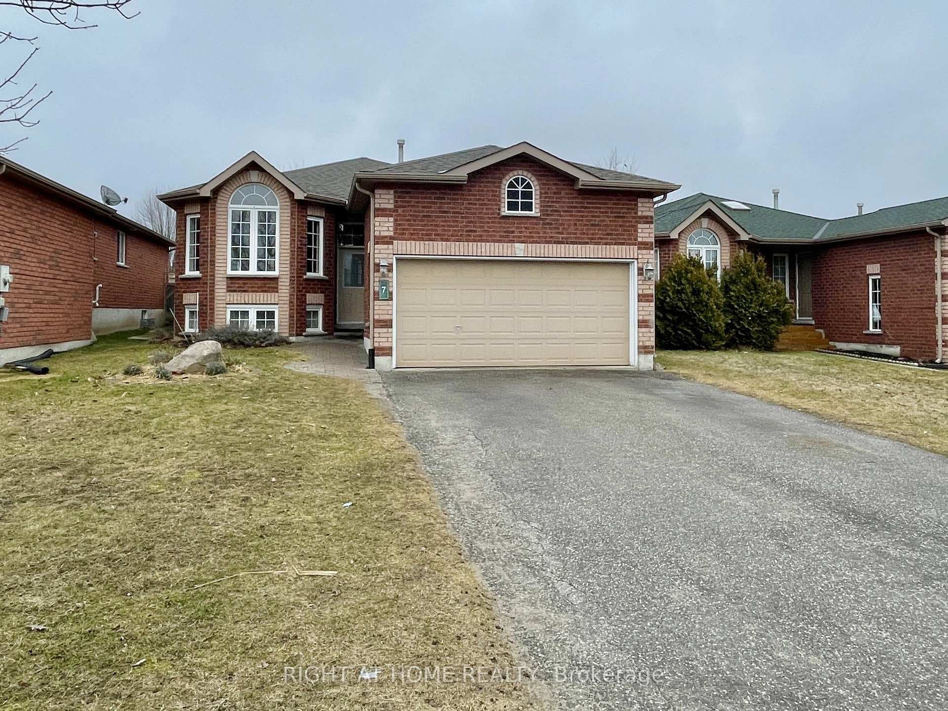 7 Danielle Crescent photo 1