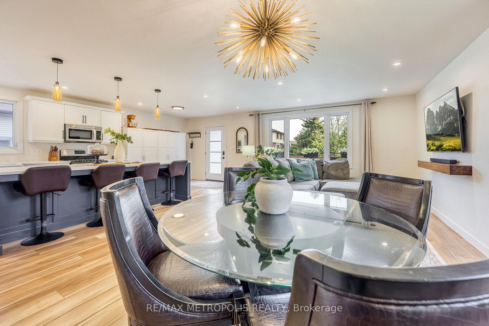 485 Bentinck Drive photo 11