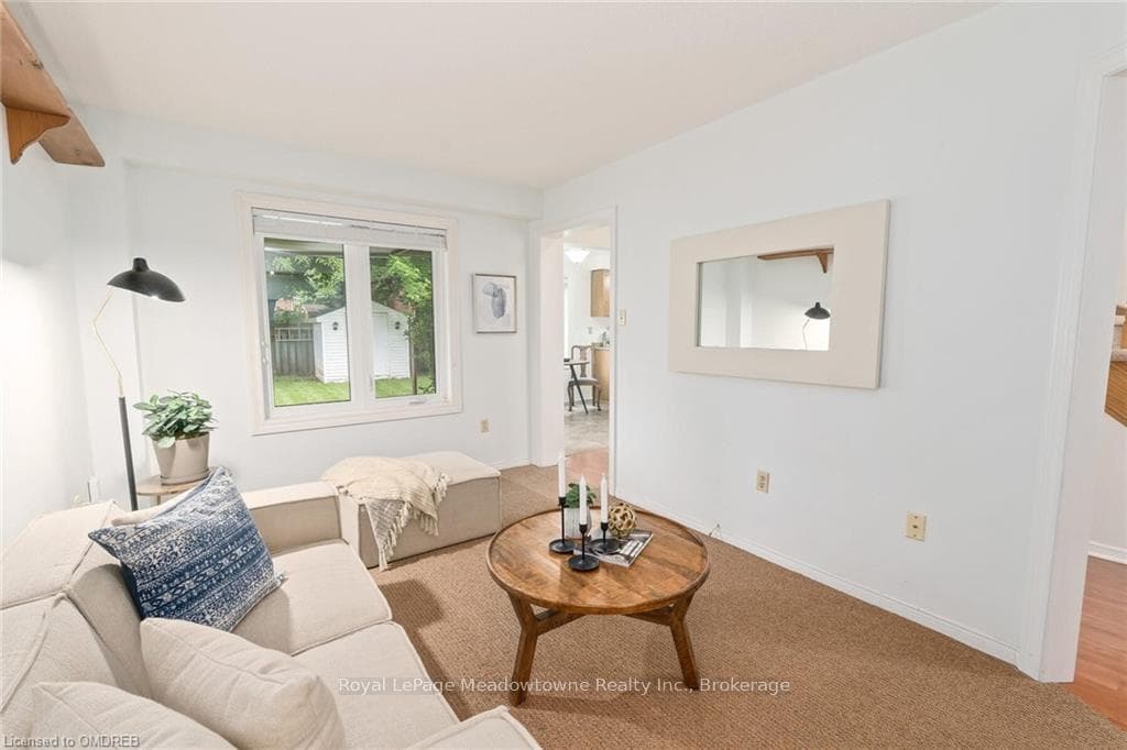 42 MCCULLOUGH Crescent photo 8
