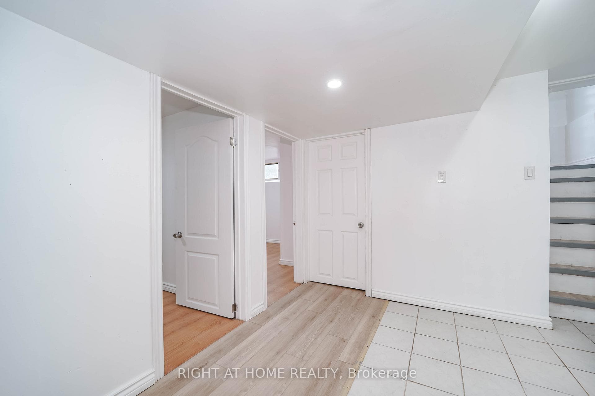 4456 Lawrence Avenue photo 22