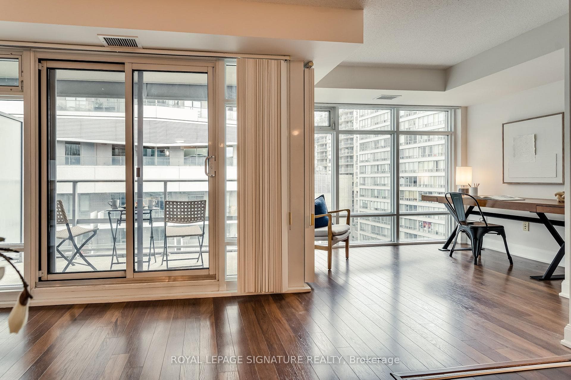 2191 Yonge Street Unit 910 photo 16