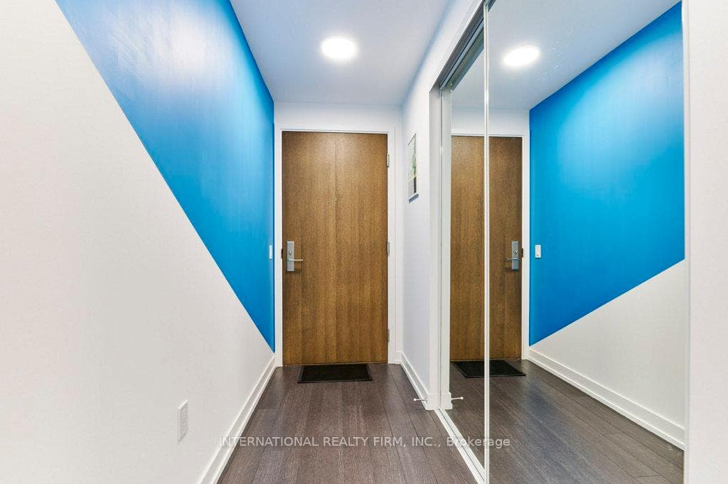 39 Roehampton Avenue Unit 4003 photo 3