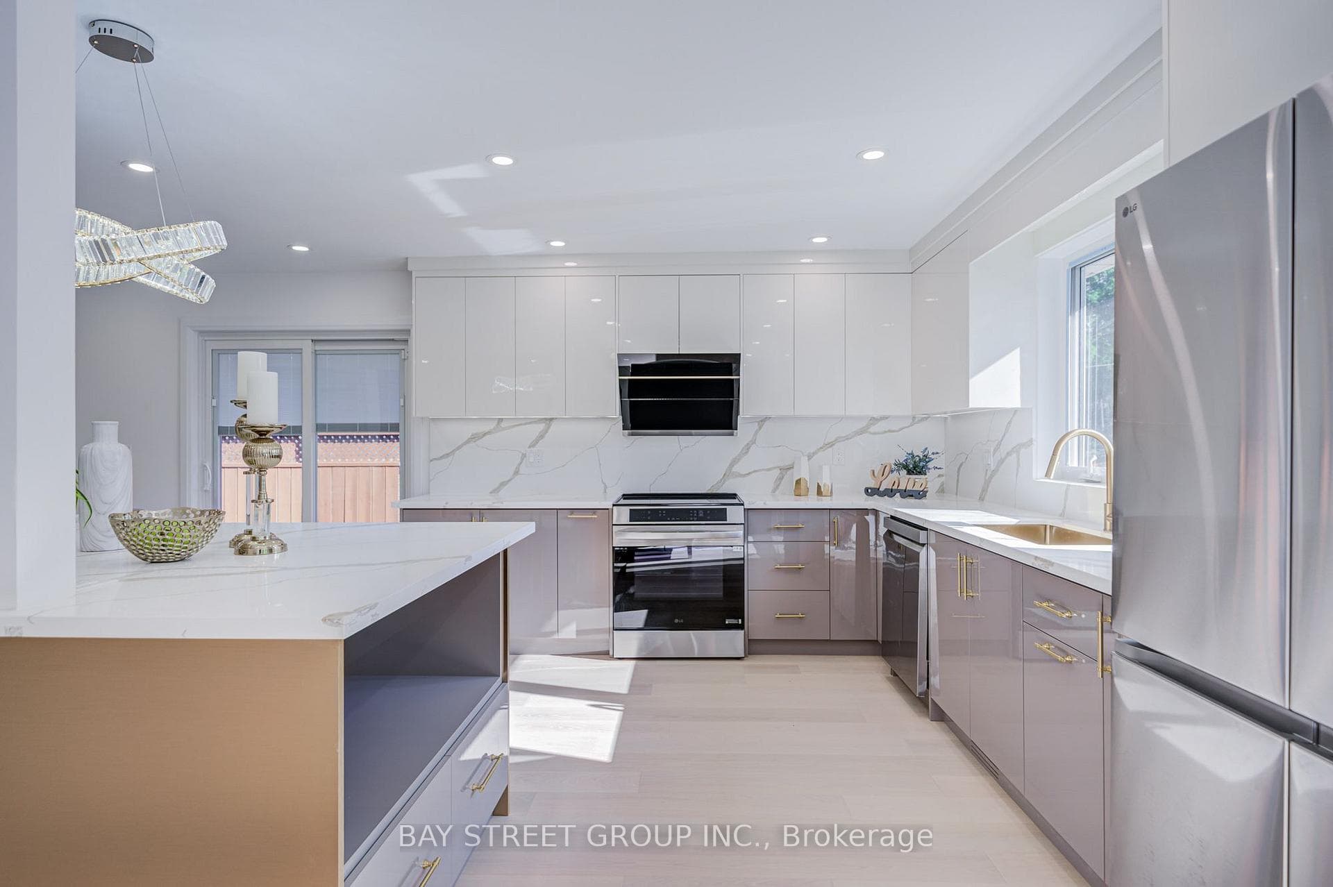60 Warner Avenue photo 16