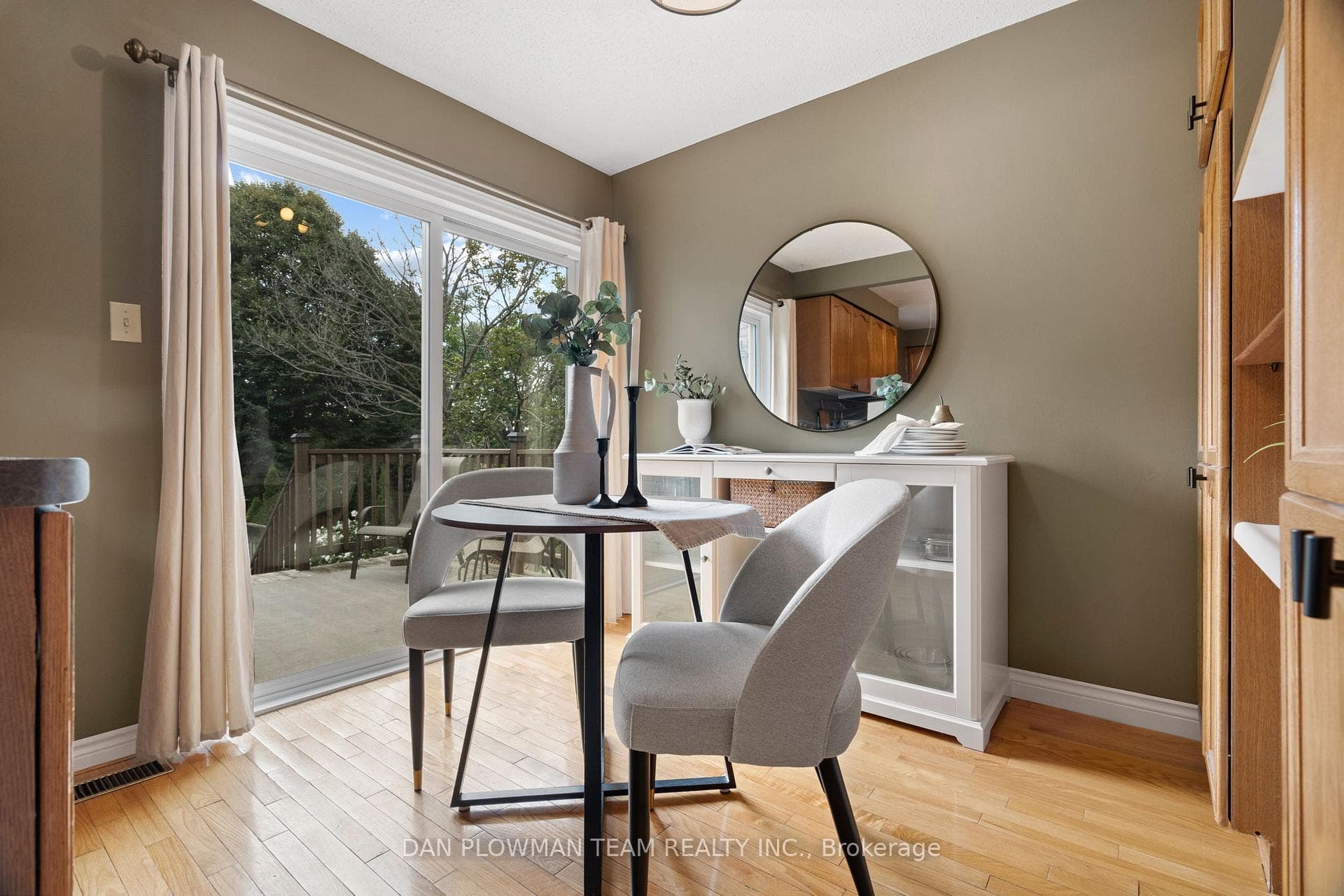 695 Crimson Crescent photo 11
