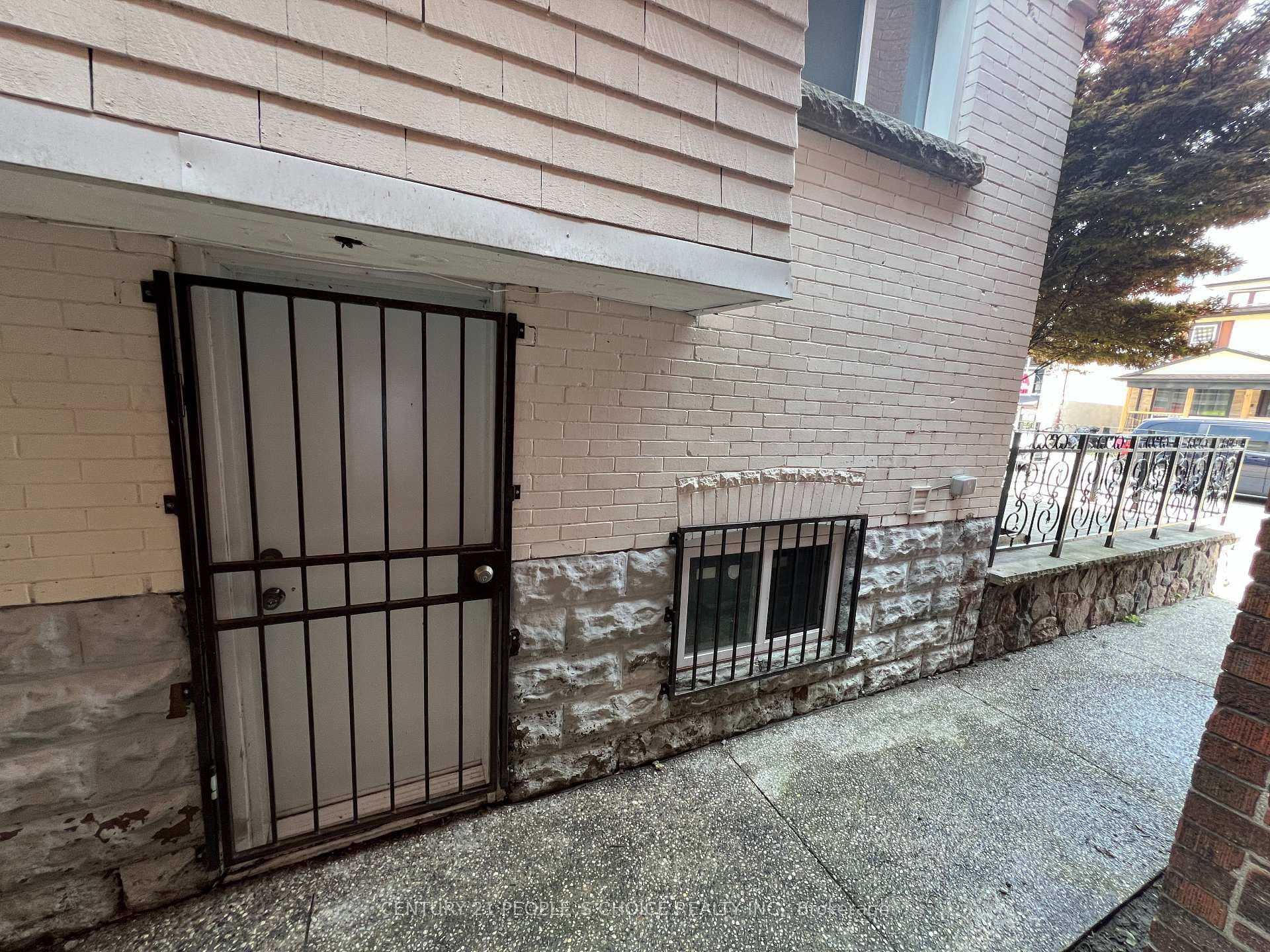 4927 Victoria Avenue photo 30