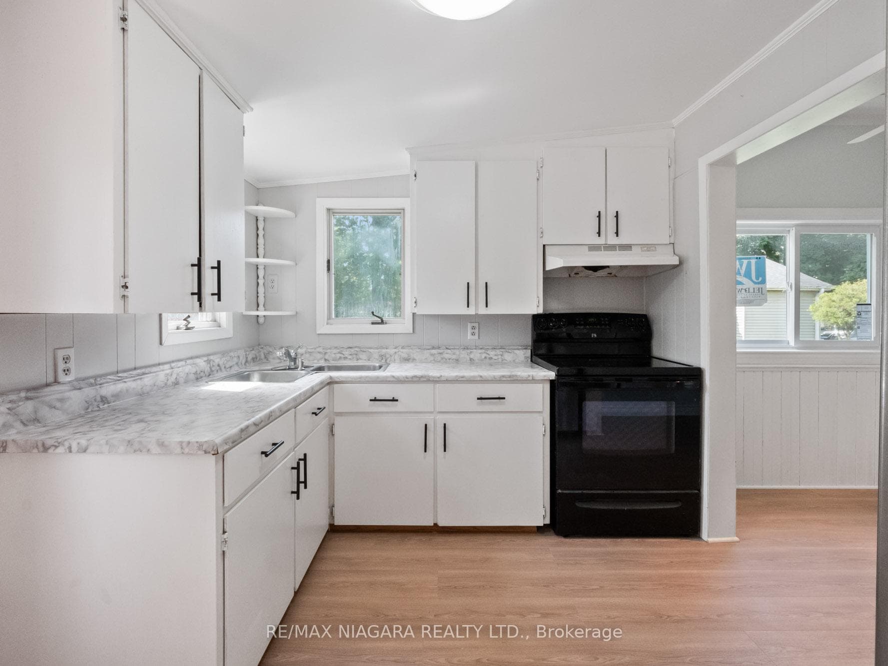 672 Grandview Road photo 13