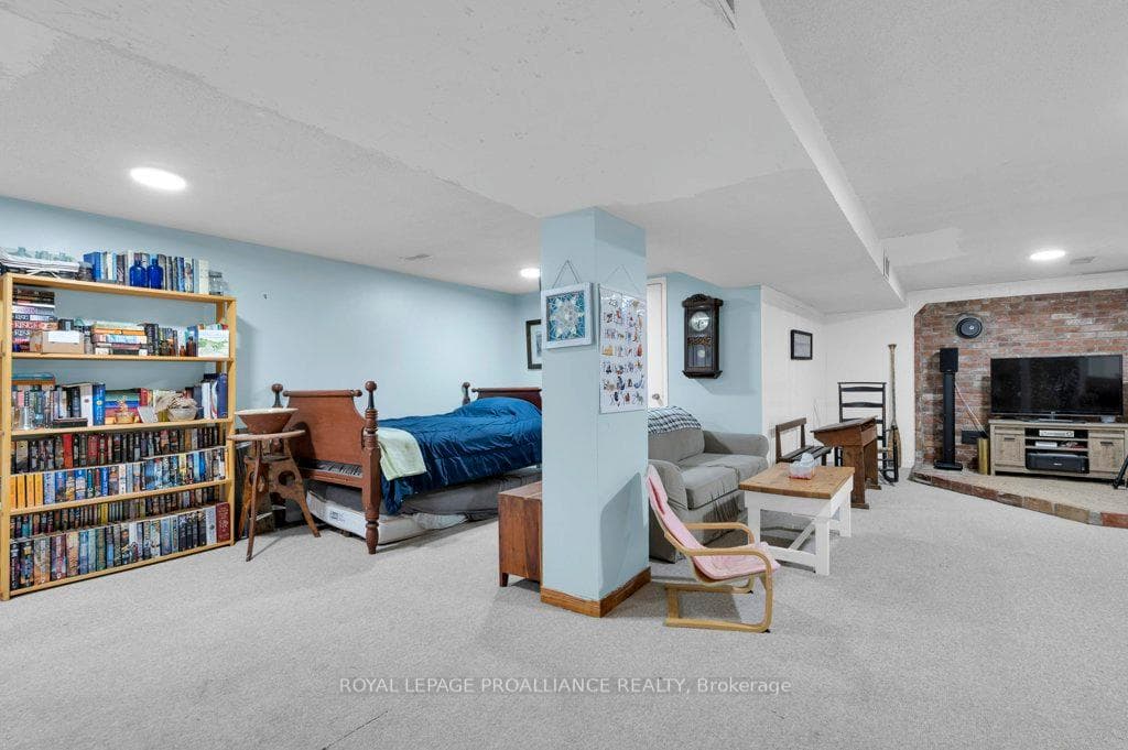 2446 Wallbridge Loyalist Road photo 24