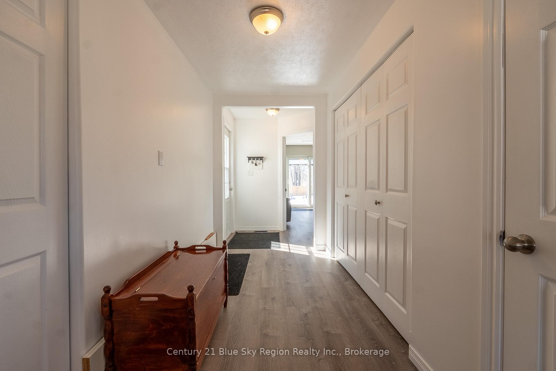 347 Levesque Street photo 4