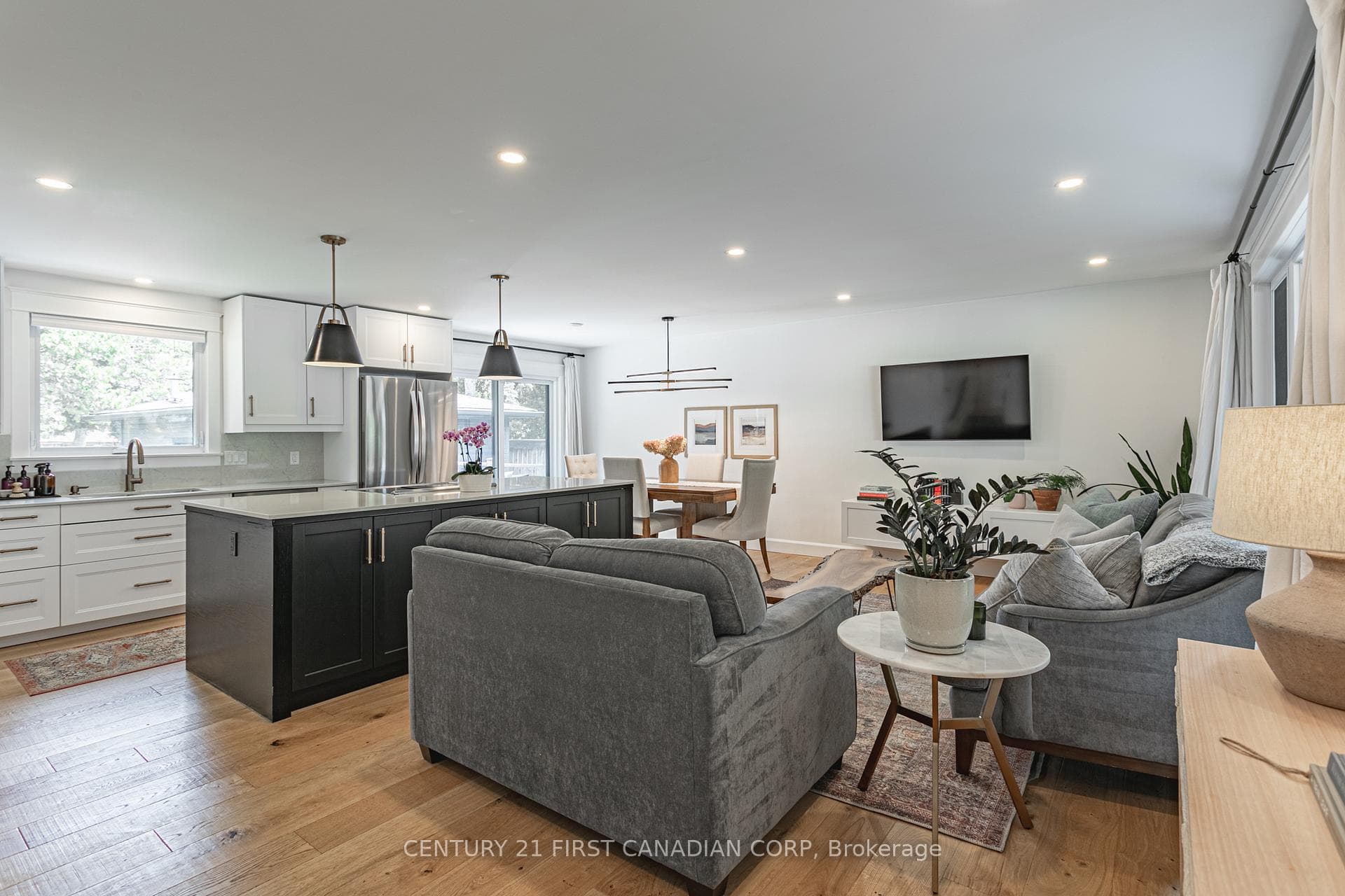 692 Tennent Court photo 3
